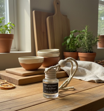 Load image into Gallery viewer, Linen odor eliminator scented car diffuser